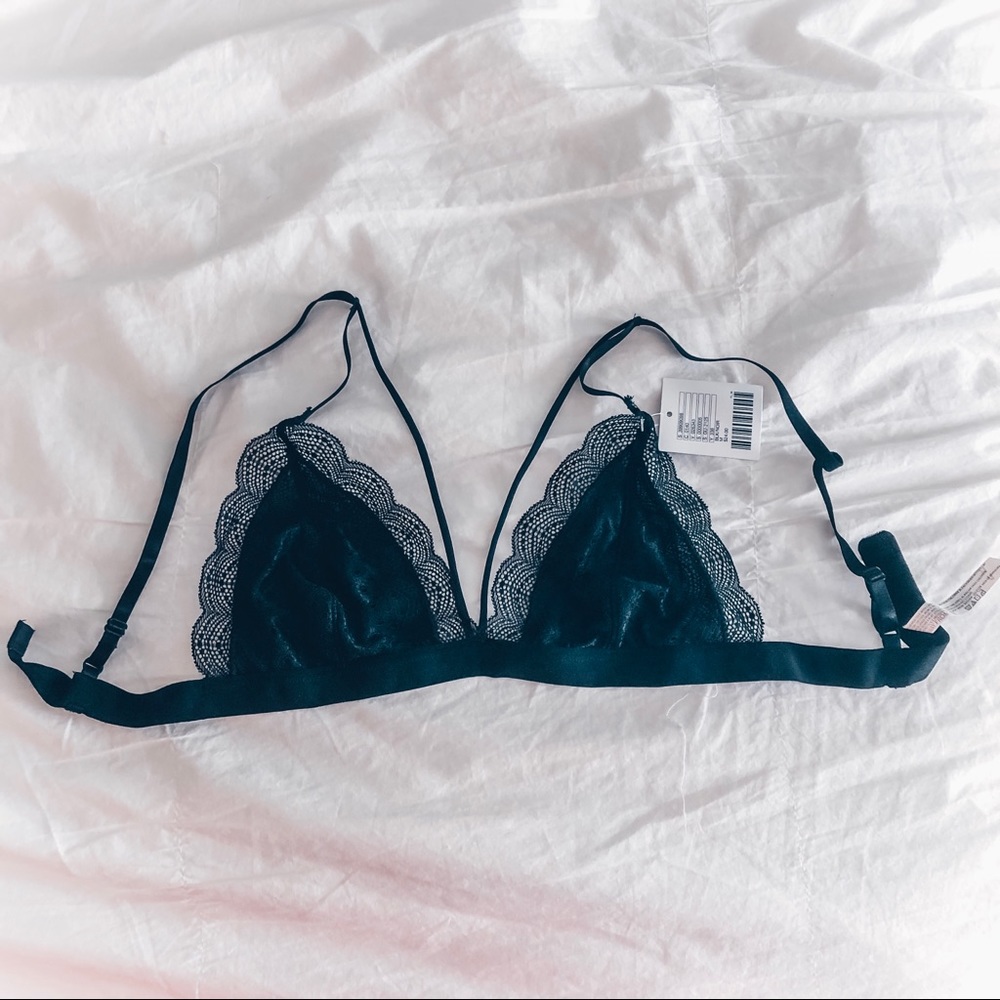 URBAN OUTFITTERS Black lace bralette medium